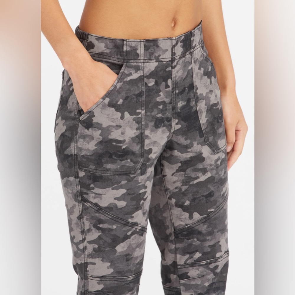 Spanx Stretch Twill Cargo Jogger ~ Blackwash Camo ~ NWT! Size:Various - Picture 6 of 16